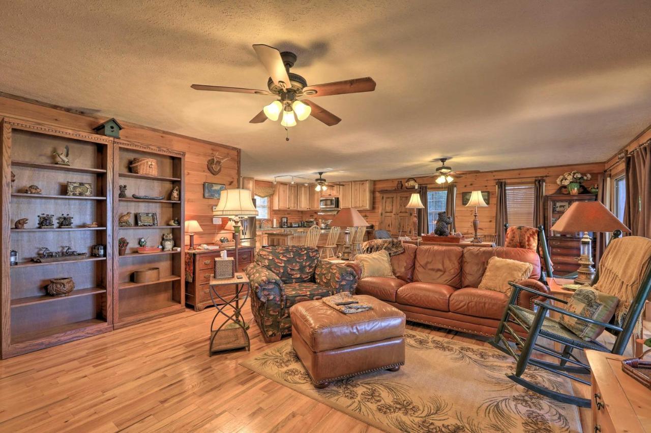 Lakefront Sparta Cottage With Decks And Boat Dock エクステリア 写真