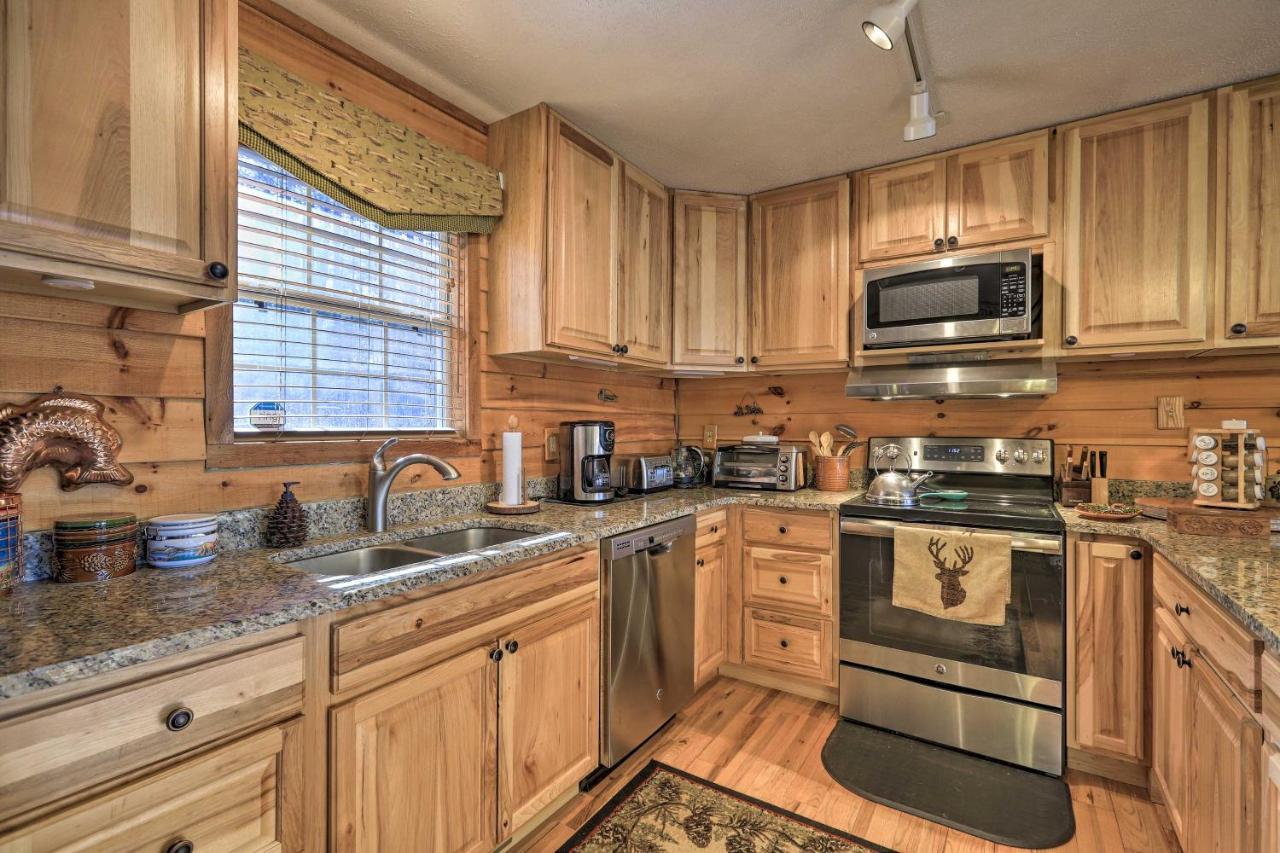 Lakefront Sparta Cottage With Decks And Boat Dock エクステリア 写真