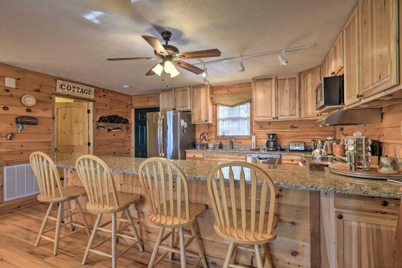 Lakefront Sparta Cottage With Decks And Boat Dock エクステリア 写真