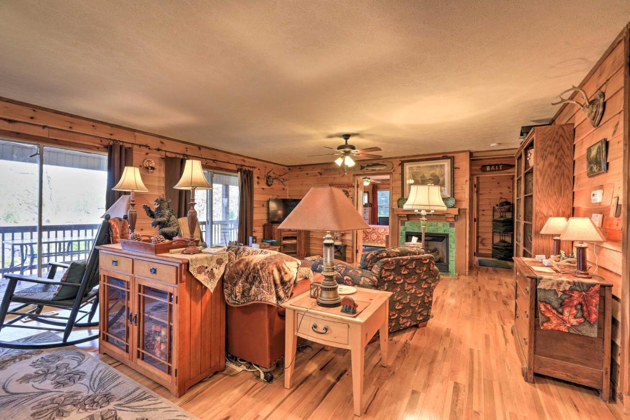 Lakefront Sparta Cottage With Decks And Boat Dock エクステリア 写真