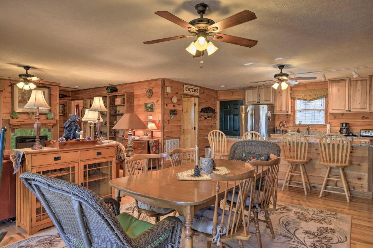 Lakefront Sparta Cottage With Decks And Boat Dock エクステリア 写真