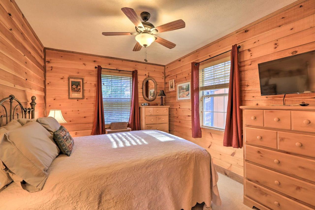 Lakefront Sparta Cottage With Decks And Boat Dock エクステリア 写真