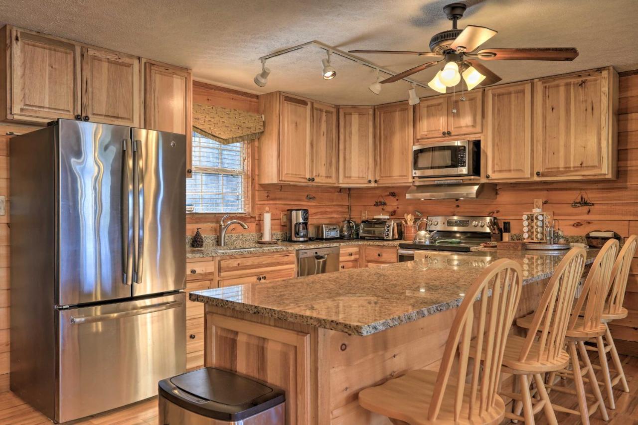 Lakefront Sparta Cottage With Decks And Boat Dock エクステリア 写真