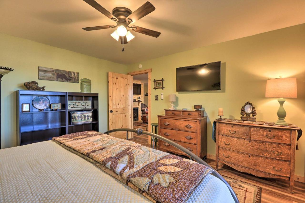 Lakefront Sparta Cottage With Decks And Boat Dock エクステリア 写真