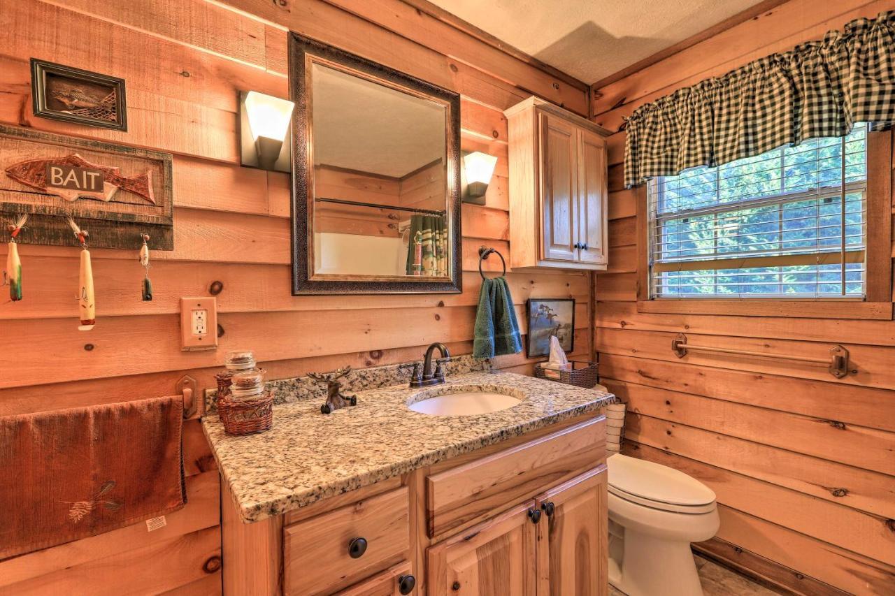 Lakefront Sparta Cottage With Decks And Boat Dock エクステリア 写真