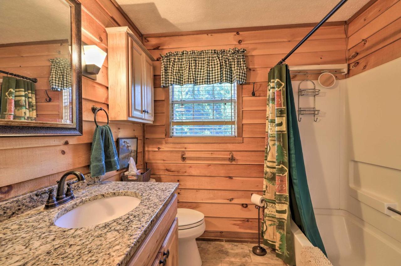 Lakefront Sparta Cottage With Decks And Boat Dock エクステリア 写真